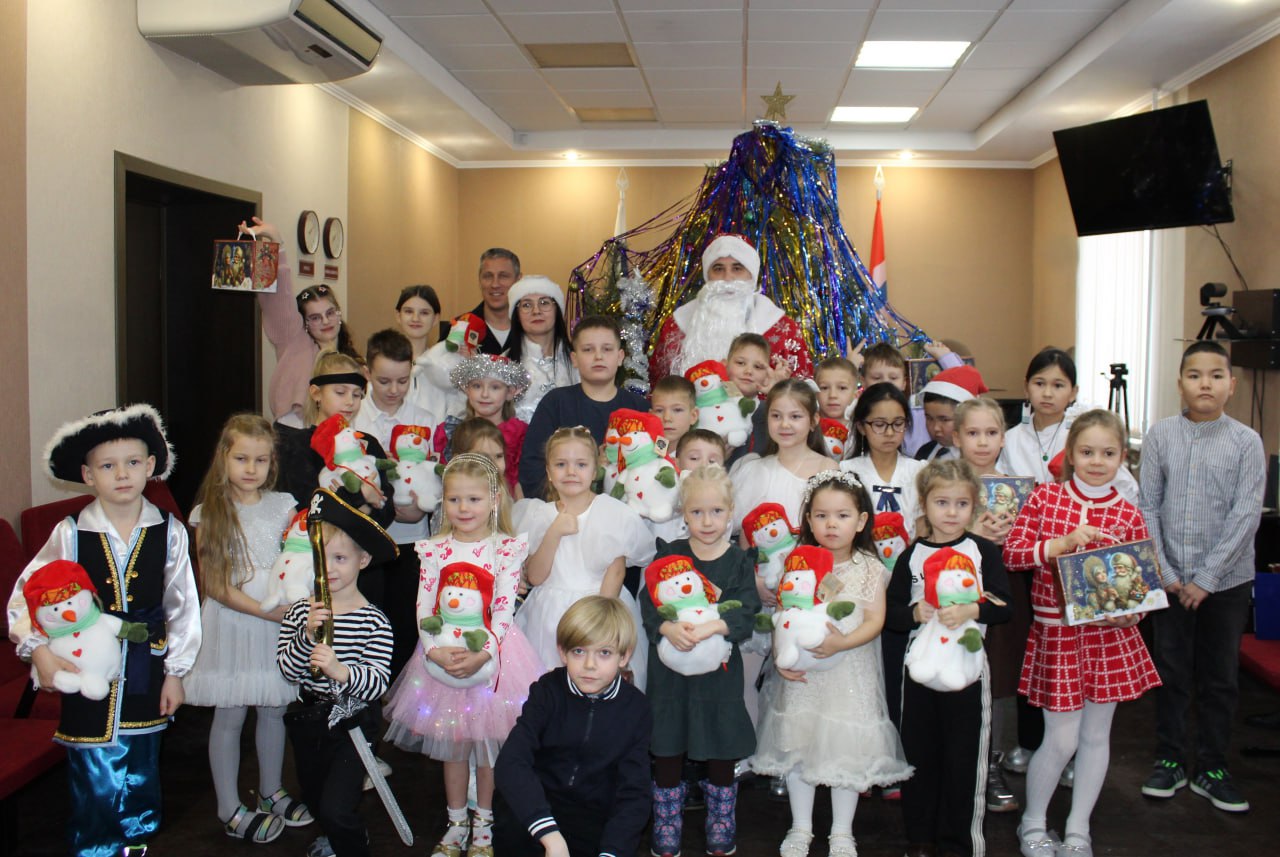 В зимние праздничные дни почти 400 ребят из Сибири встретились с Полицейским Дедом Морозом В зимние праздничные дни почти 400 ребят из Сибири встретились с Полицейским Дедом Морозом