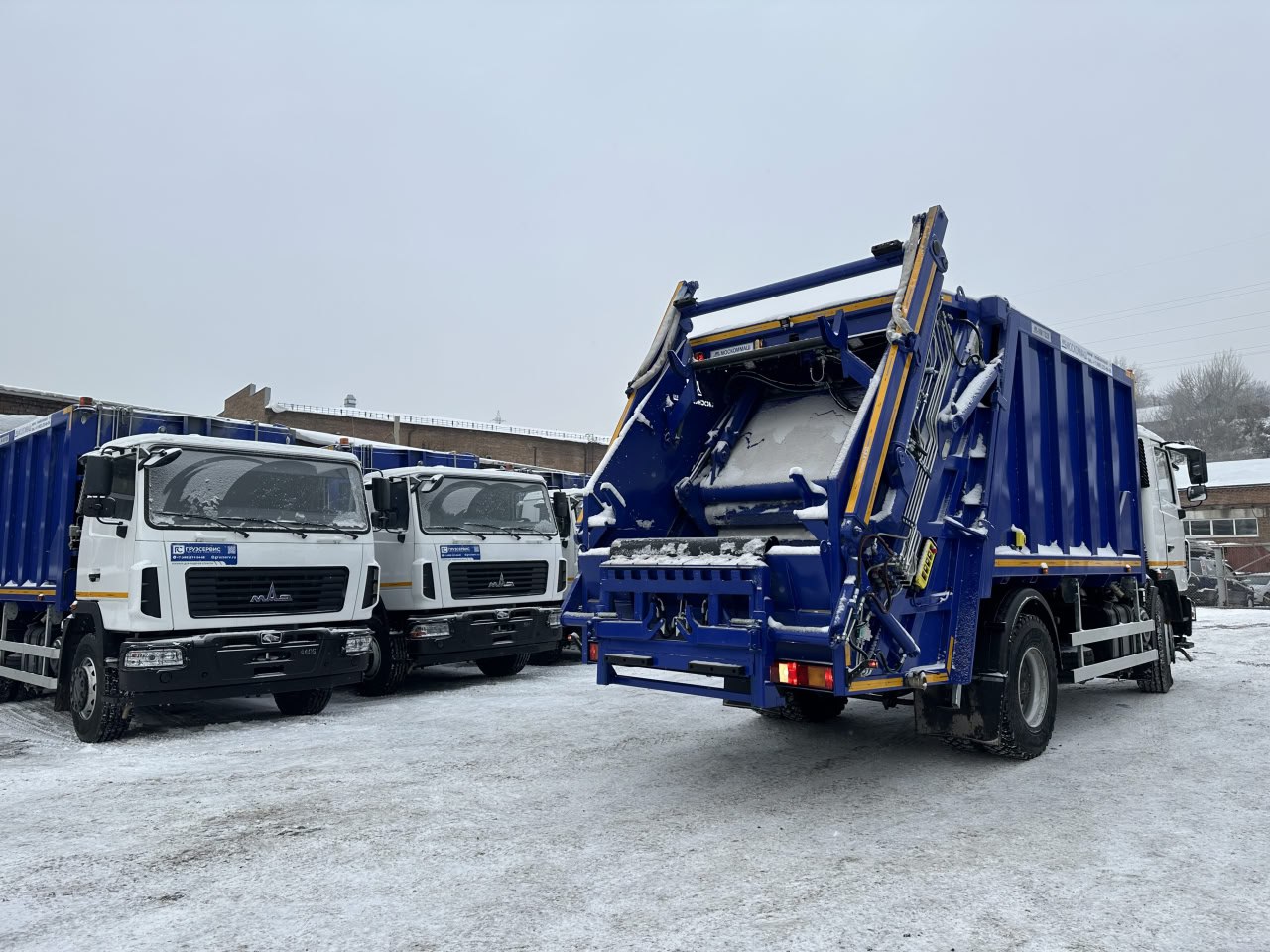 Для Красноярска дополнительно закупят 20 мусоровозов