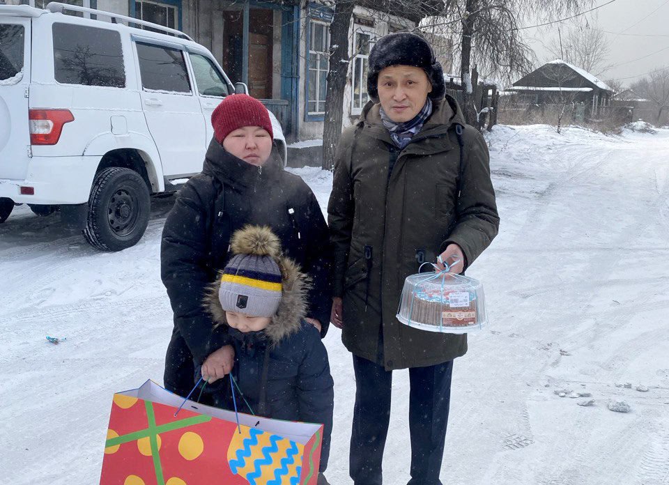 Полпред Президента РФ в СФО Анатолий Серышев помог исполнить желания ещё пятерых юных мечтателей – участников всероссийской акции «Ёлка желаний» Полпред Президента РФ в СФО Анатолий Серышев помог исполнить желания ещё пятерых юных мечтателей – участников всероссийской акции «Ёлка желаний»