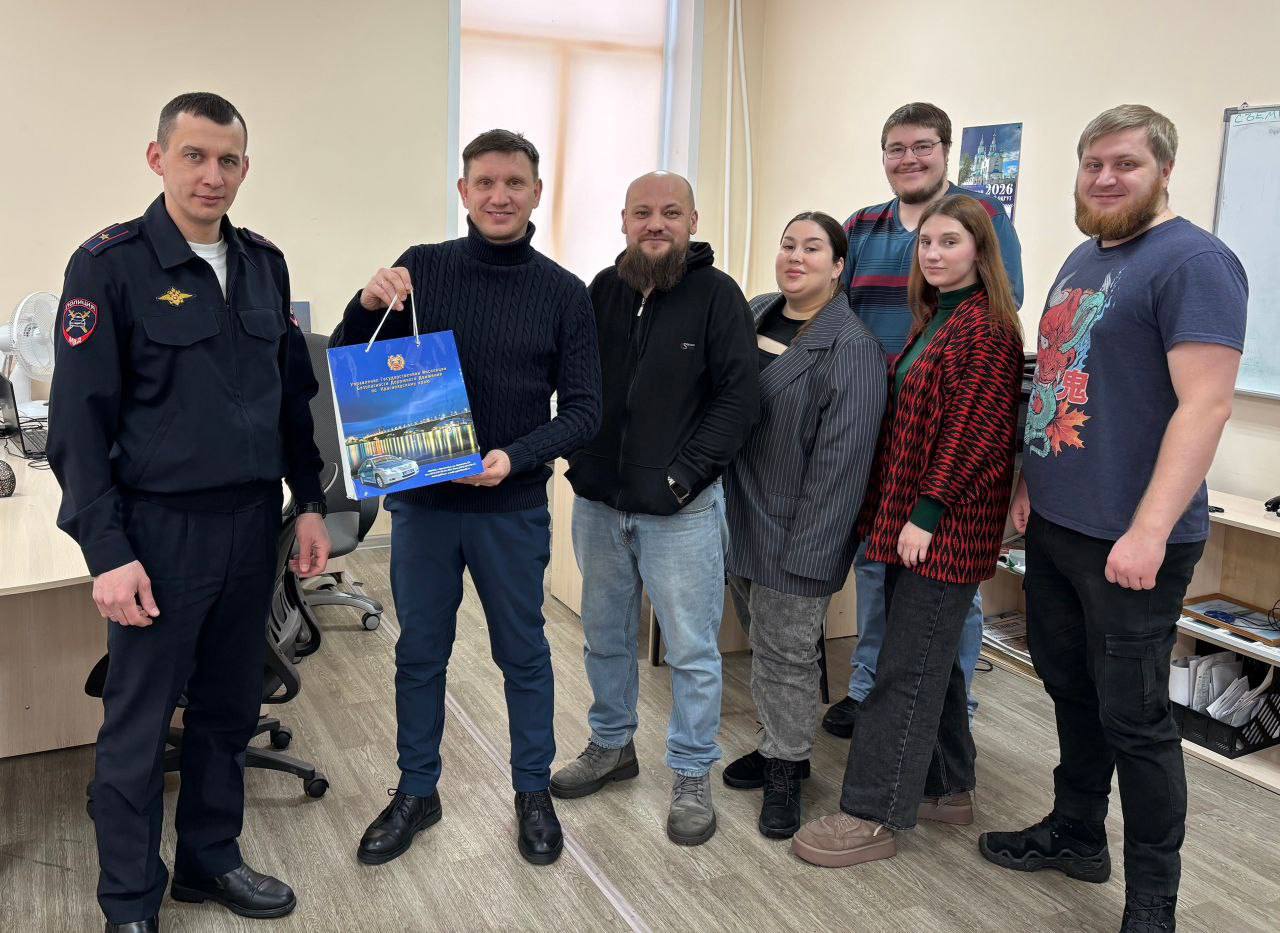 Руководитель Госавтоинспекции ОМВД России по Лесосибирску поздравил журналистов с Днём российской печати! Руководитель Госавтоинспекции ОМВД России по Лесосибирску поздравил журналистов с Днём российской печати!