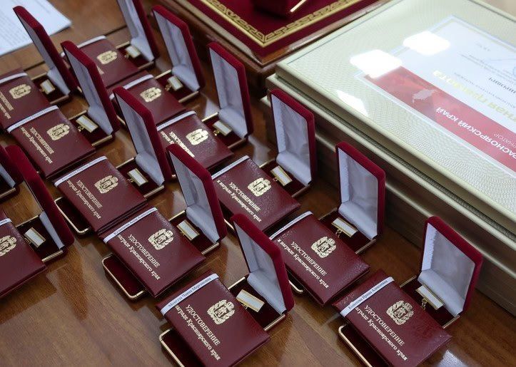 С начала января в крае вступили в силу изменения, относящиеся к многодетным женщинам, награжденным почетным знаком Красноярского края «Материнская слава»