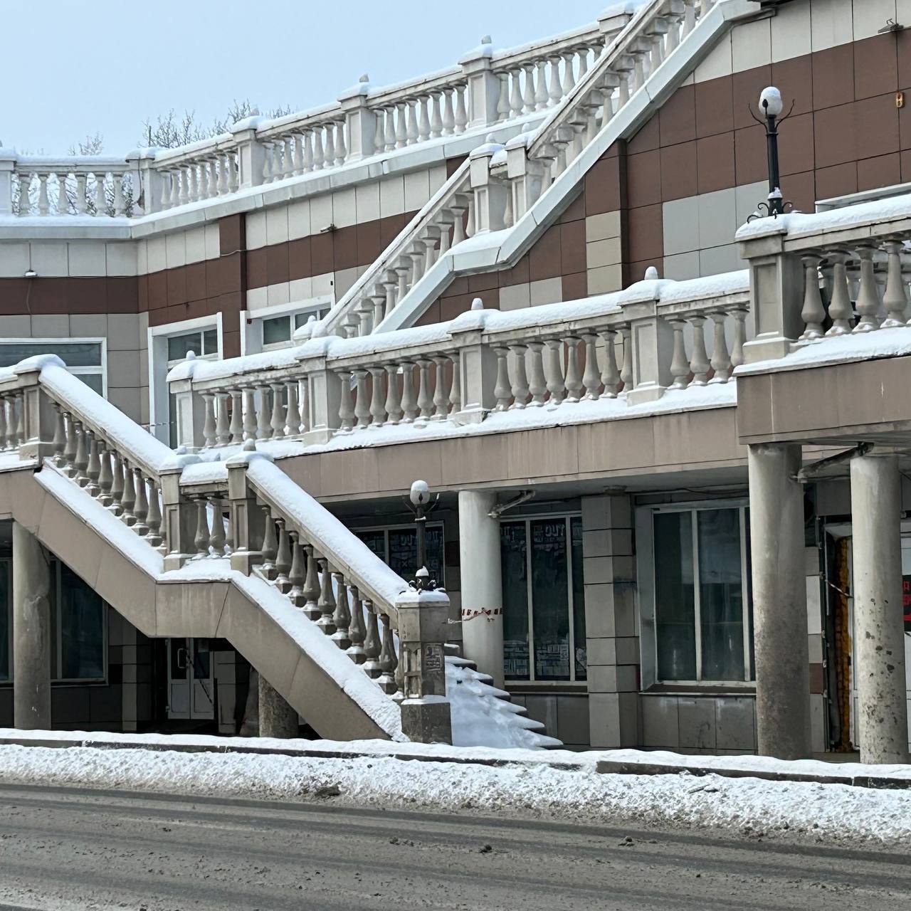 Пешеходный переход на Дубровинского закрыли Пешеходный переход на Дубровинского закрыли