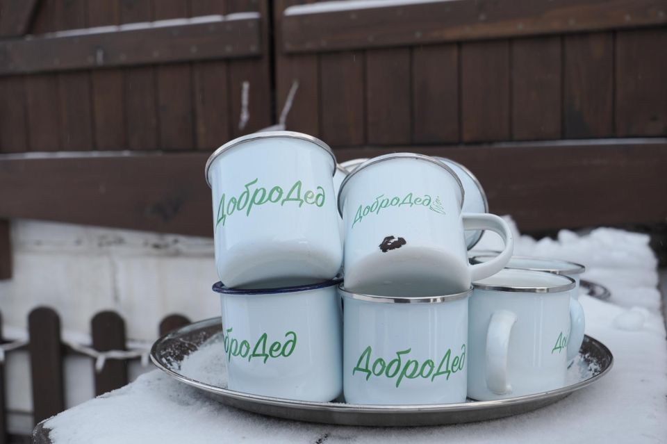 Депутаты горсовета организовали праздник для детей из многодетных и малообеспеченных семей - поездку на заимку «Добродед», созданную красноярским предпринимателем Дмитрием Демидко