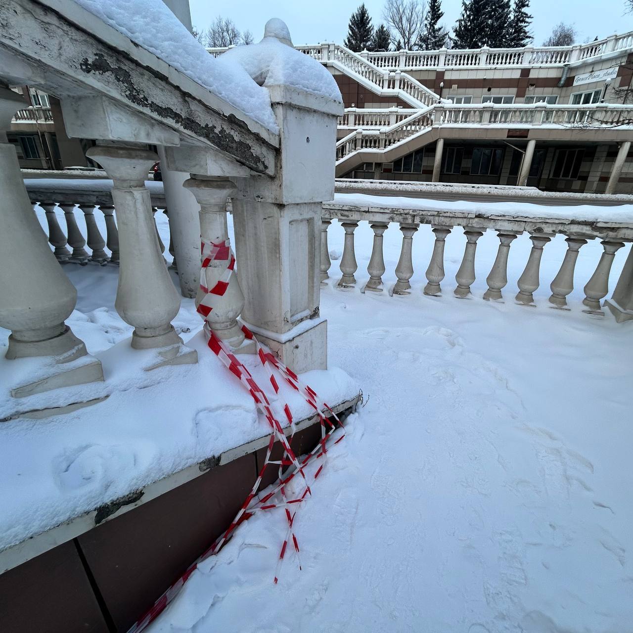 Пешеходный переход на Дубровинского закрыли Пешеходный переход на Дубровинского закрыли