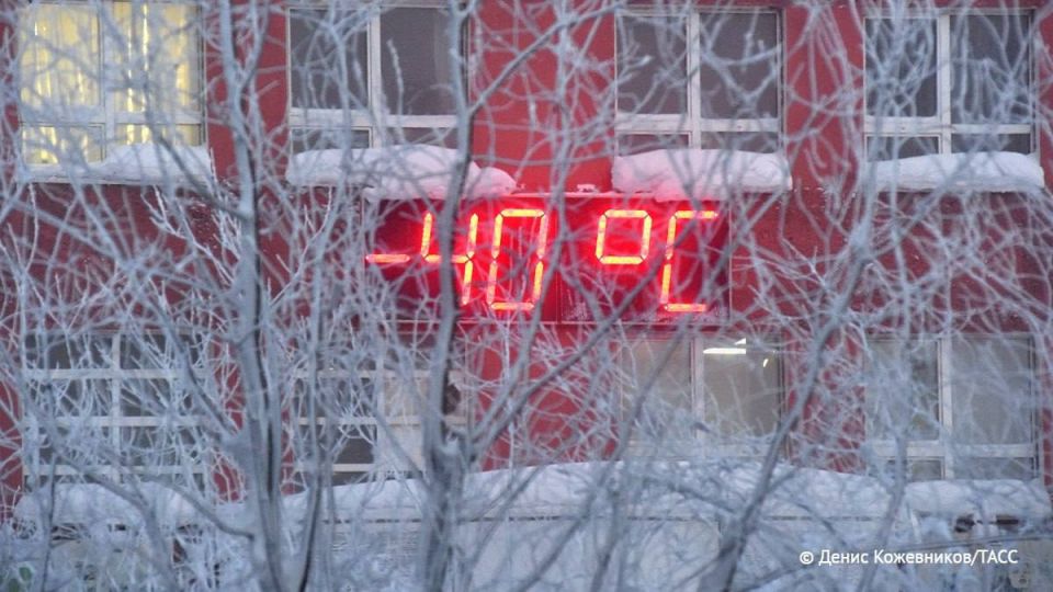 Занятия для учеников начальной и средней школы четырех населенных пунктов Северо-Енисейского округа Красноярского края отменили из-за 40-градусного мороза