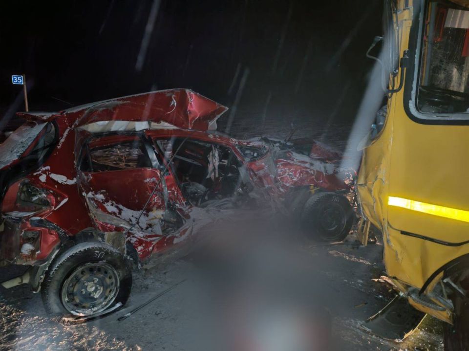 Виновник смертельной аварии со школьным автобусом под Минусинском скрылся