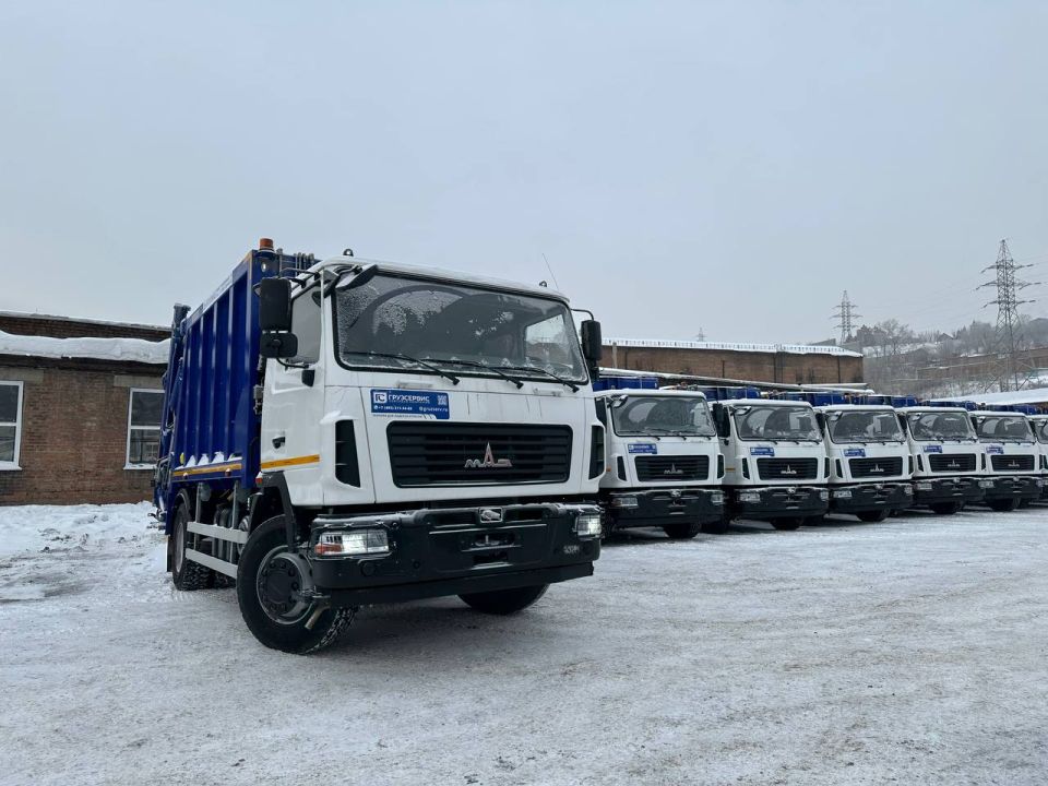 Красноярский автопарк мусоровозов увеличился на 9 новых машин
