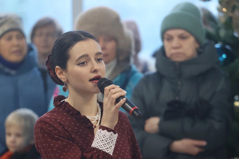 На вокзалах Красноярска проходят концерты Зимнего суриковского фестиваля