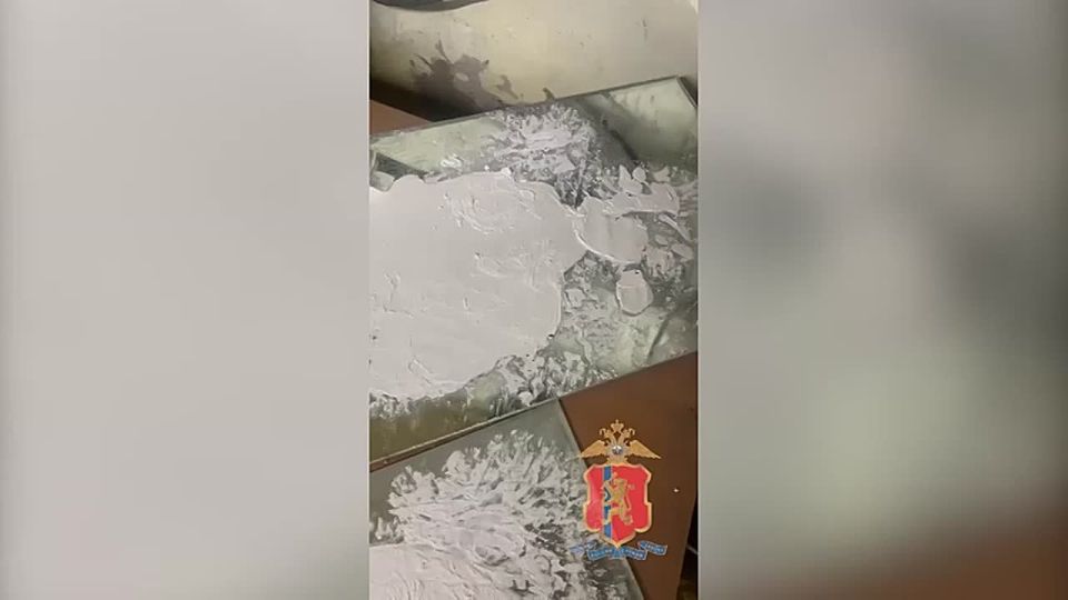 Красноярская полиция задержала двух наркодельцов из Железногорска, которые варили амфетамин в гараже