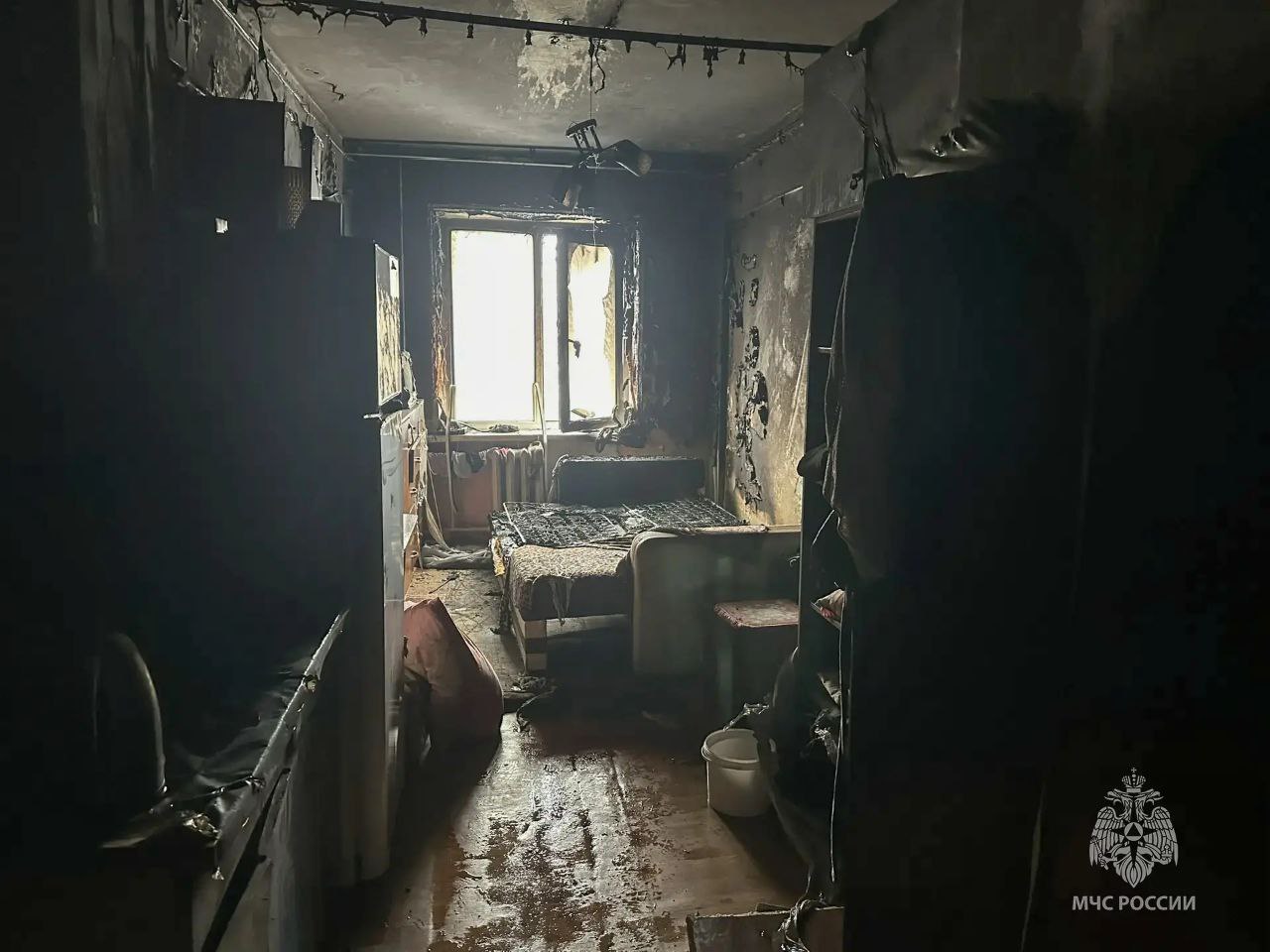 Непотушенная сигарета стала причиной пожара в общежитии Абакана, есть пострадавшие