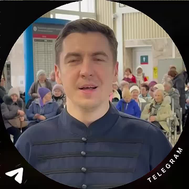 Художественный руководитель ансамбля народной песни «Красный Яр» Владимир Будилин приглашает всех на концерт вокзала станции «Енисей»