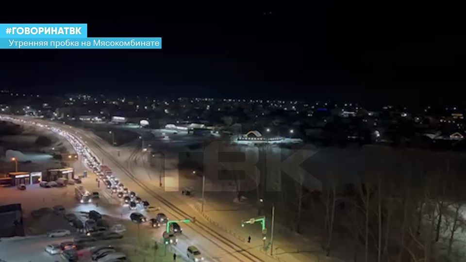 Еще один микрорайон стоит в утренних пробках: кадры прислали с Мясокомбината