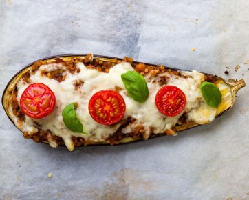 Фаршированные баклажаны с рикоттой и помидорами: взрыв вкуса на вашем столе