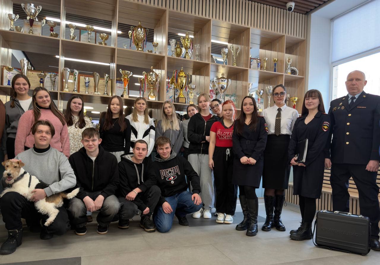 Сотрудники Сибирского линейного управления МВД России приняли участие во Всероссийской акции «Студенческий десант»