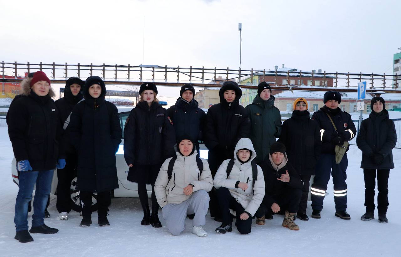 Студенты Таймырского колледжа побывали в гостях у Госавтоинспекции