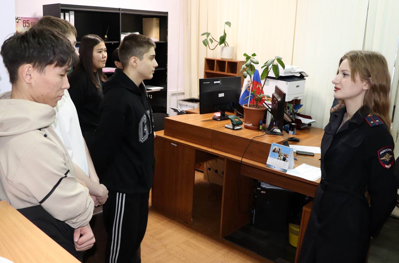 Студенты Таймырского колледжа побывали в гостях у Госавтоинспекции Студенты Таймырского колледжа побывали в гостях у Госавтоинспекции