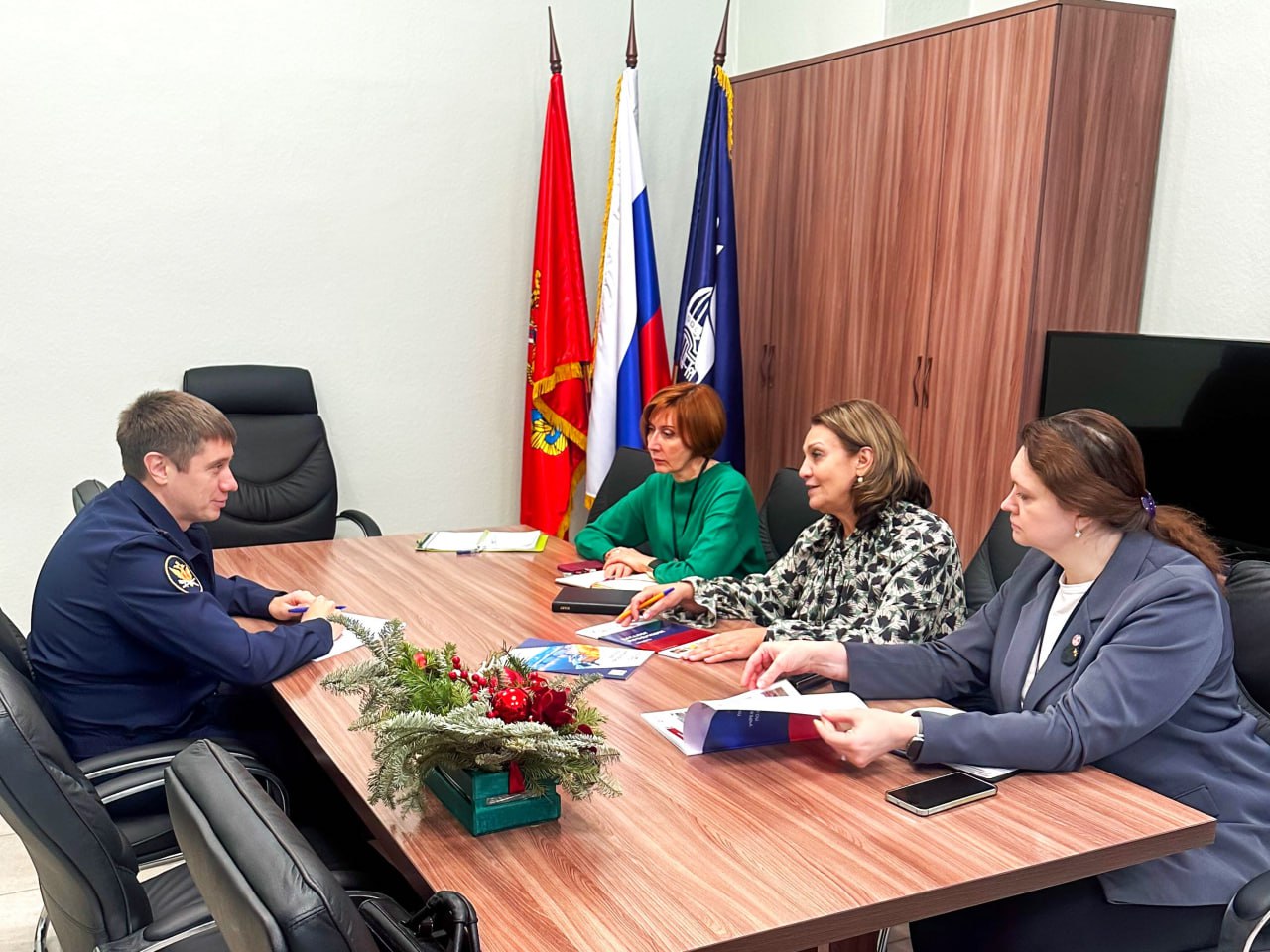 Заместитель начальника ГУФСИН Александр Маслов провел рабочую встречу с ректором Красноярского государственного аграрного университета Натальей Пыжиковой Заместитель начальника ГУФСИН Александр Маслов провел рабочую встречу с ректором Красноярского государственного аграрного университета Натальей Пыжиковой