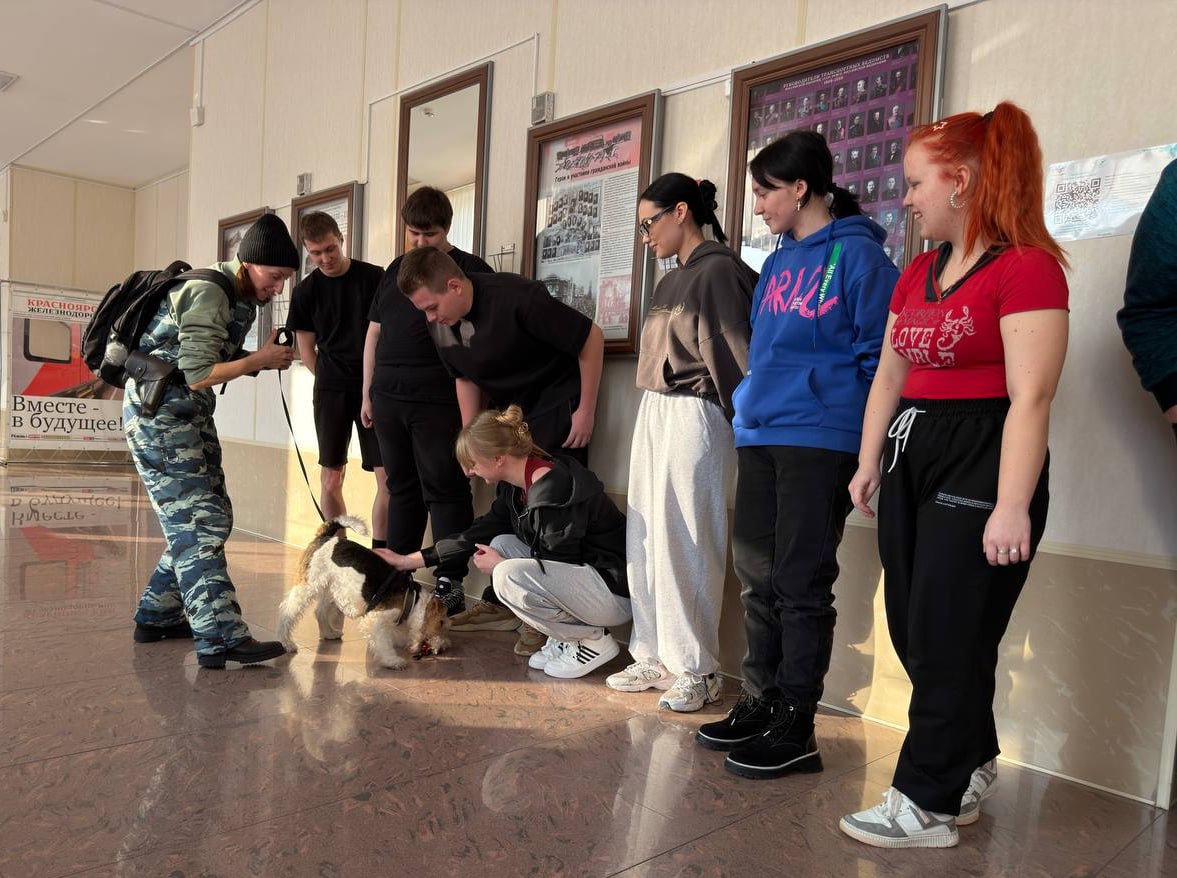 Сотрудники Сибирского линейного управления МВД России приняли участие во Всероссийской акции «Студенческий десант» Сотрудники Сибирского линейного управления МВД России приняли участие во Всероссийской акции «Студенческий десант»