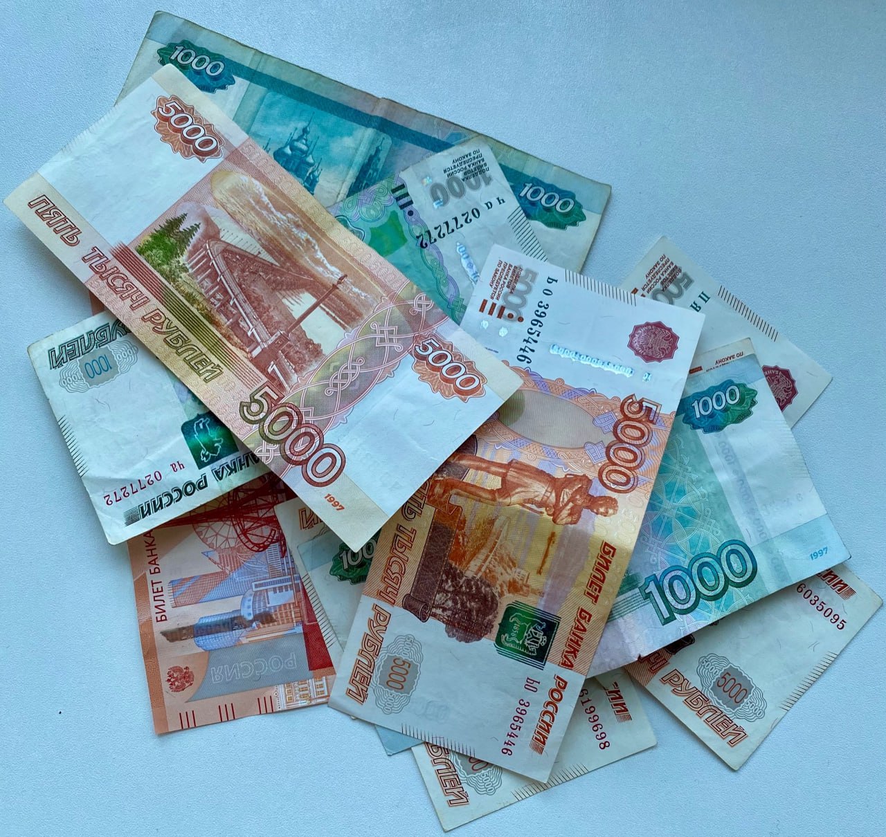 Рекордную сумму сняли со счетов россияне в декабре 2025 года