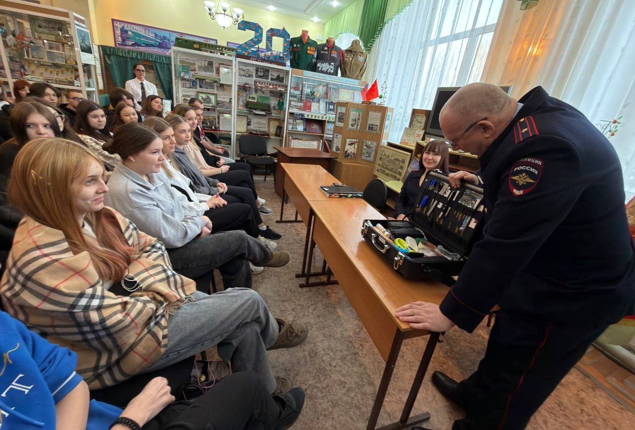 Сотрудники Сибирского линейного управления МВД России приняли участие во Всероссийской акции «Студенческий десант» Сотрудники Сибирского линейного управления МВД России приняли участие во Всероссийской акции «Студенческий десант»