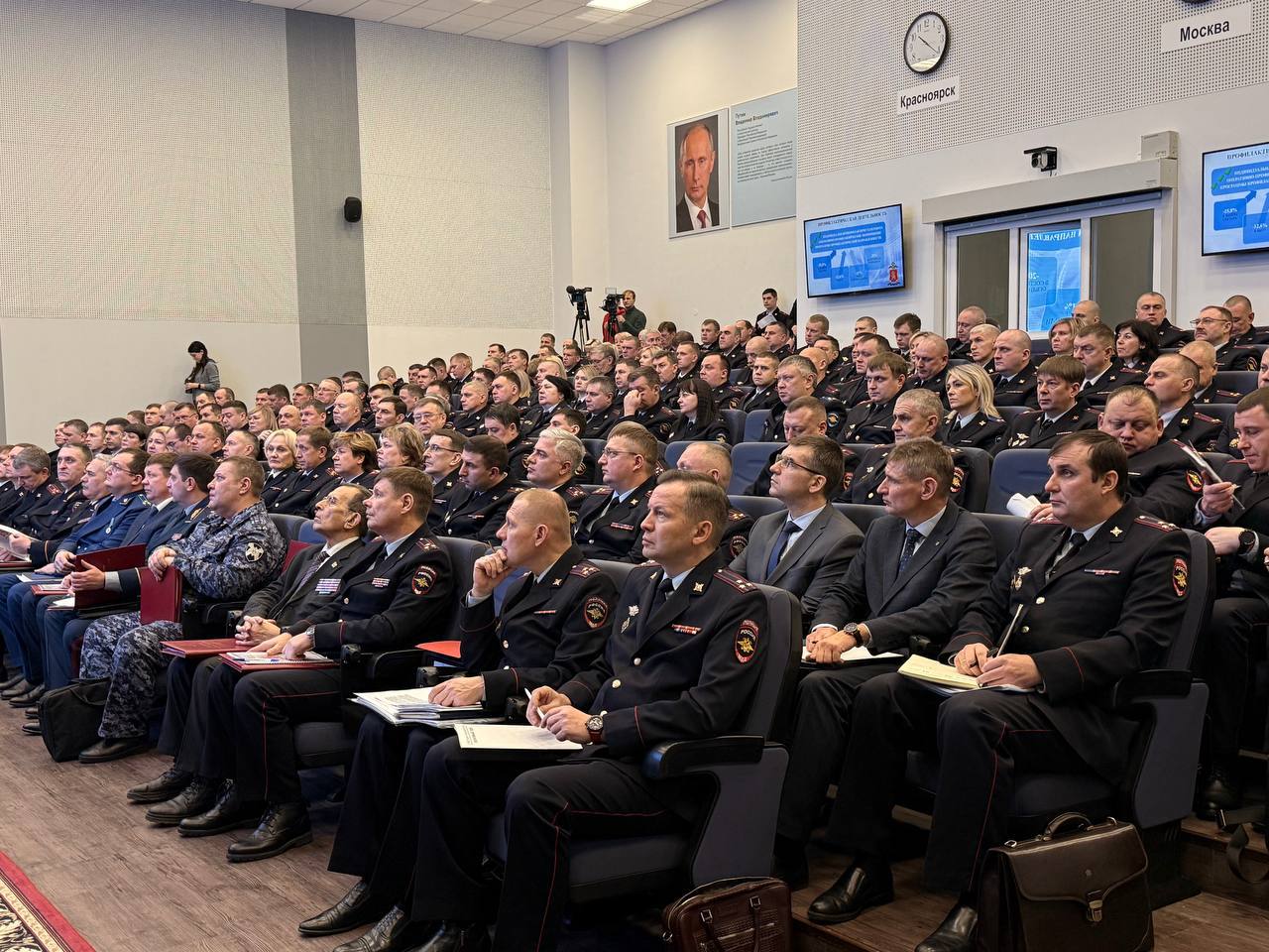 «В целом осуществленный комплекс мер способствовал снижению на: «В целом осуществленный комплекс мер способствовал снижению на: