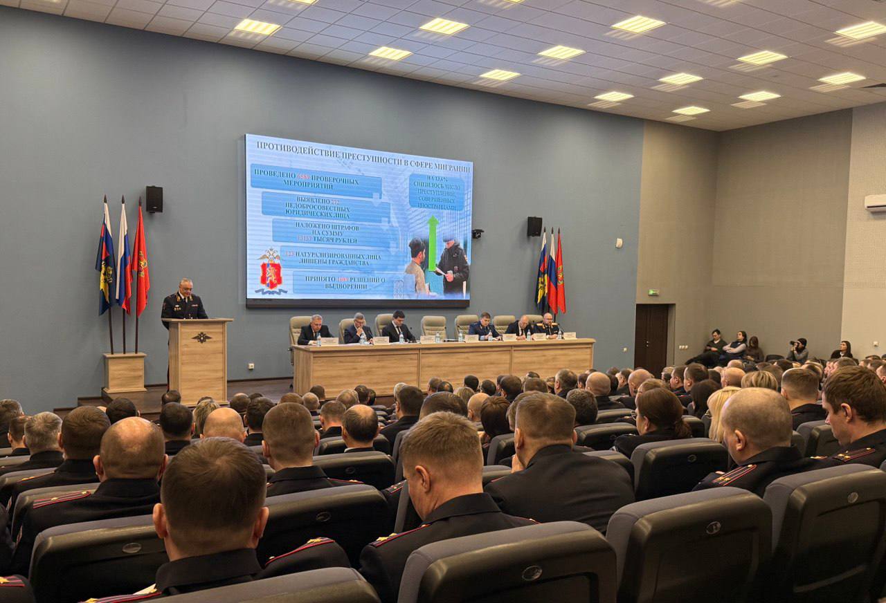 «Существенную помощь в обеспечении правопорядка нам оказывает система «Безопасный город», в которую пока интегрировано почти девять тысяч видеокамер, в том числе с возможностью интеллектуального поиска, сопоставления и... «Существенную помощь в обеспечении правопорядка нам оказывает система «Безопасный город», в которую пока интегрировано почти девять тысяч видеокамер, в том числе с возможностью интеллектуального поиска, сопоставления и...