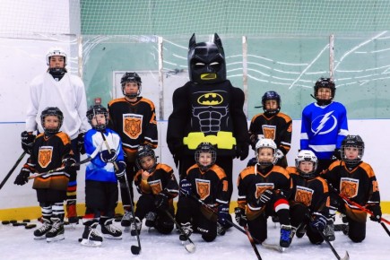 Необычную тренировку для юных хоккеистов провели в Красноярске