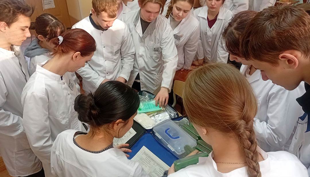 Канские автоинспекторы познакомили студентов-медиков со своей профессией Канские автоинспекторы познакомили студентов-медиков со своей профессией