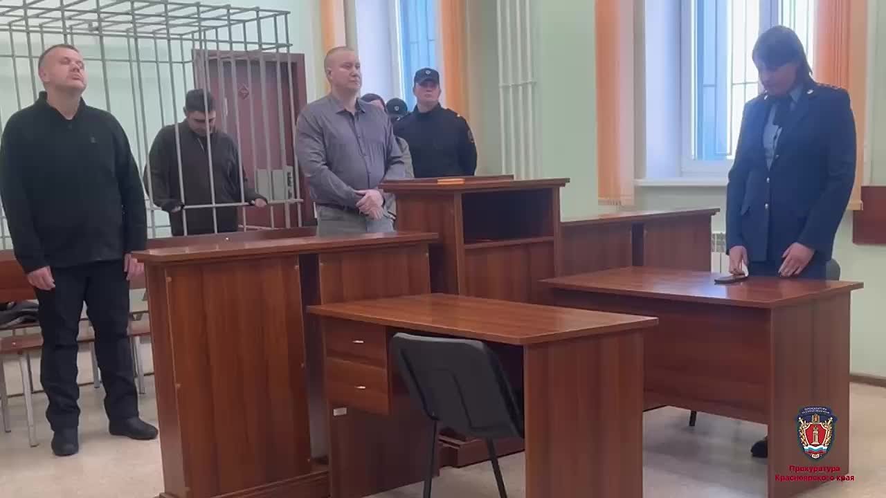 Не всё то золото, что блестит: суд отправил в колонию двух экс-полицейский за получение взятки