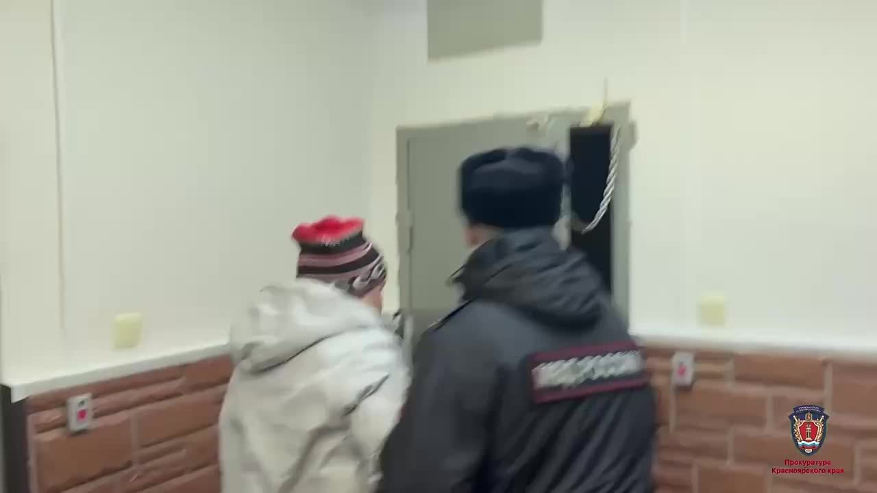 С учётом позиции прокурора суд заключил под стражу риелтора из Хакасии, обвиняемого в мошенничестве при приобретении жилья для детей-сирот