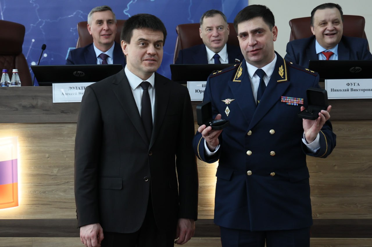 23 новых автомобиля получили подразделения уголовно-исполнительной системы Красноярского края от Правительства региона 23 новых автомобиля получили подразделения уголовно-исполнительной системы Красноярского края от Правительства региона