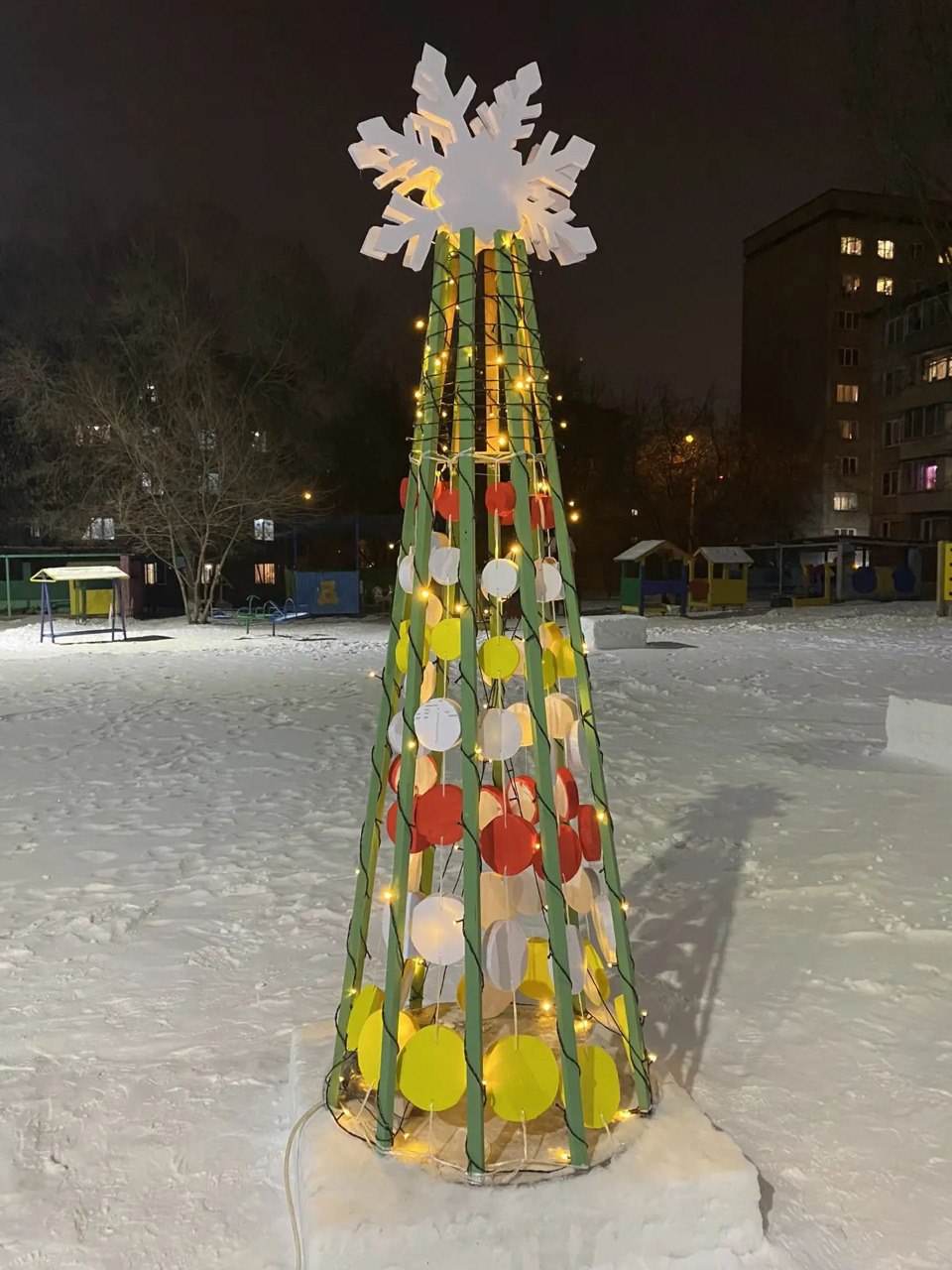 Вот такие сказочные животные «поселились» во дворе детского сада №8