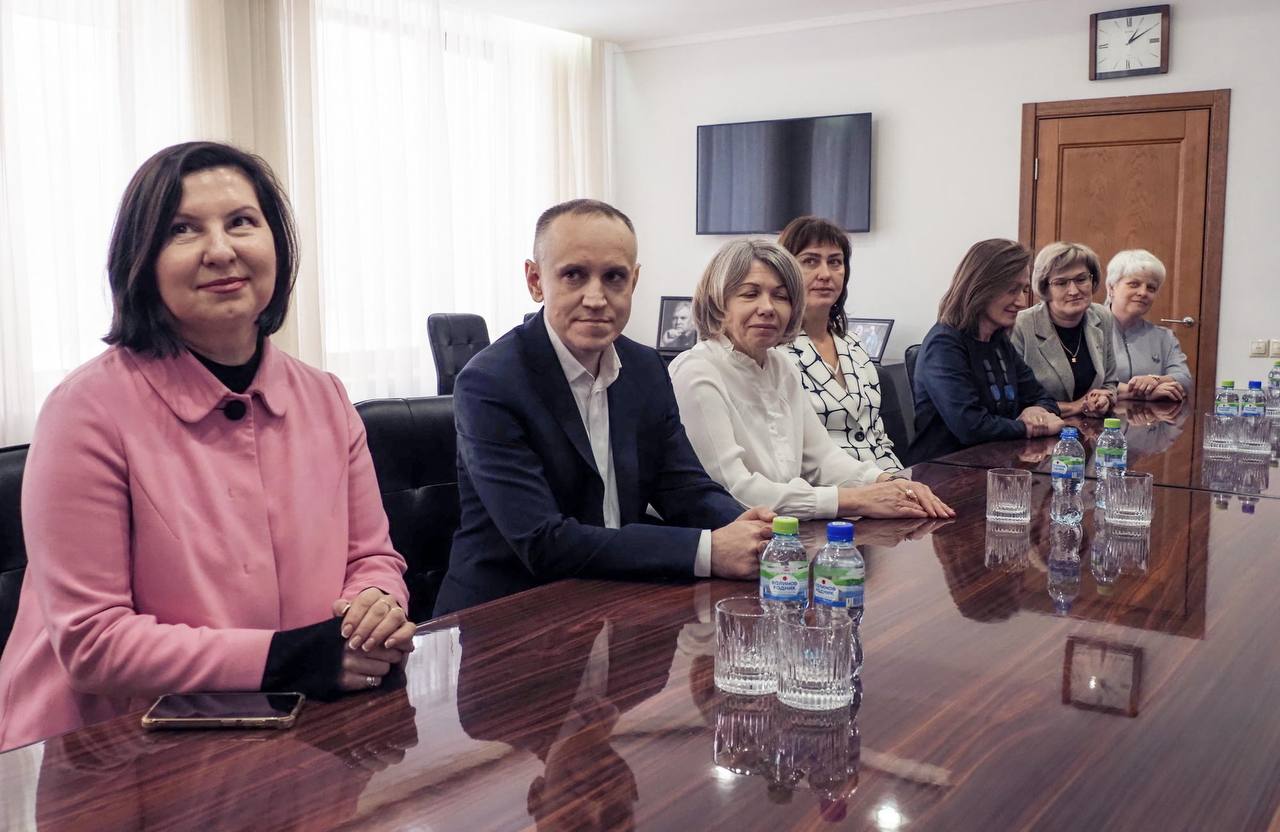 Лучших работников сферы образования нашего города наградили сегодня в Красноярском городском Совете Лучших работников сферы образования нашего города наградили сегодня в Красноярском городском Совете