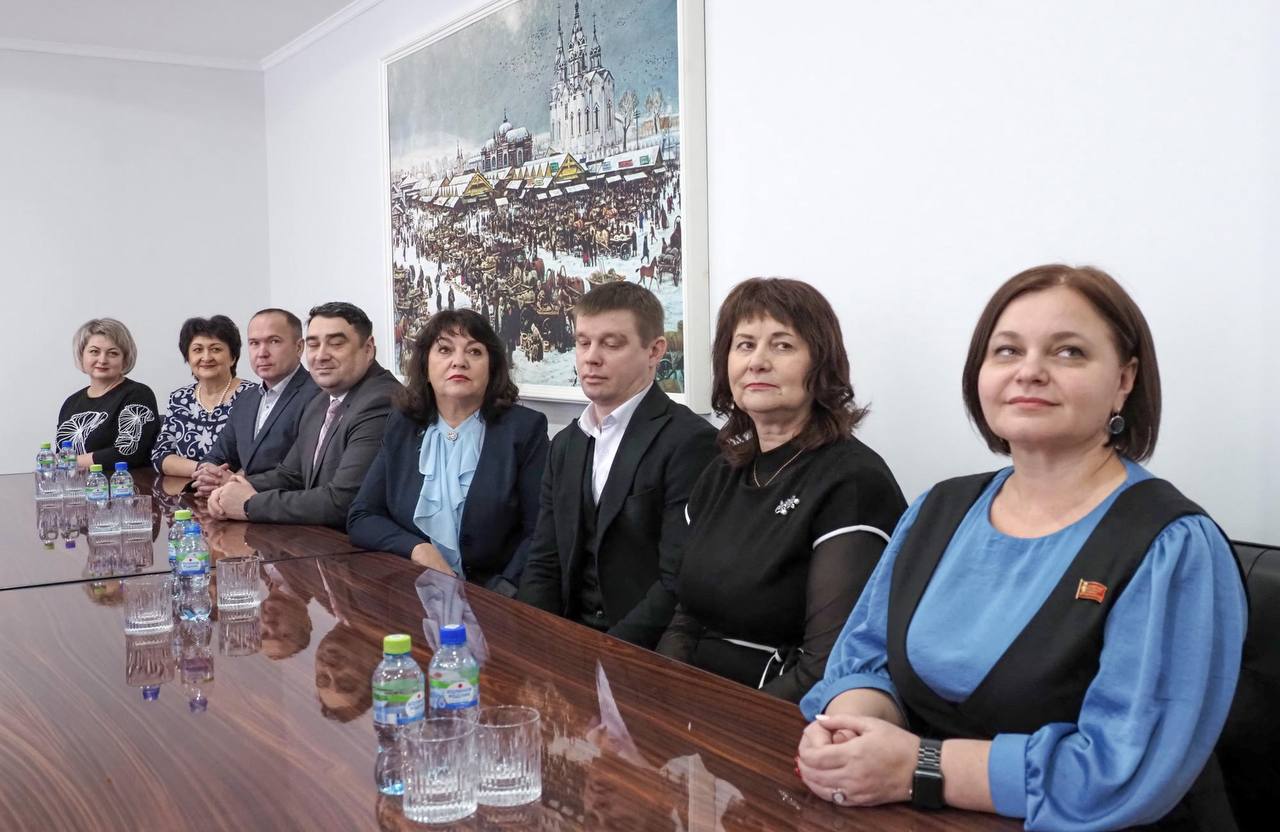 Лучших работников сферы образования нашего города наградили сегодня в Красноярском городском Совете Лучших работников сферы образования нашего города наградили сегодня в Красноярском городском Совете