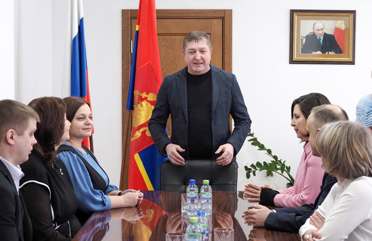 Лучших работников сферы образования нашего города наградили сегодня в Красноярском городском Совете