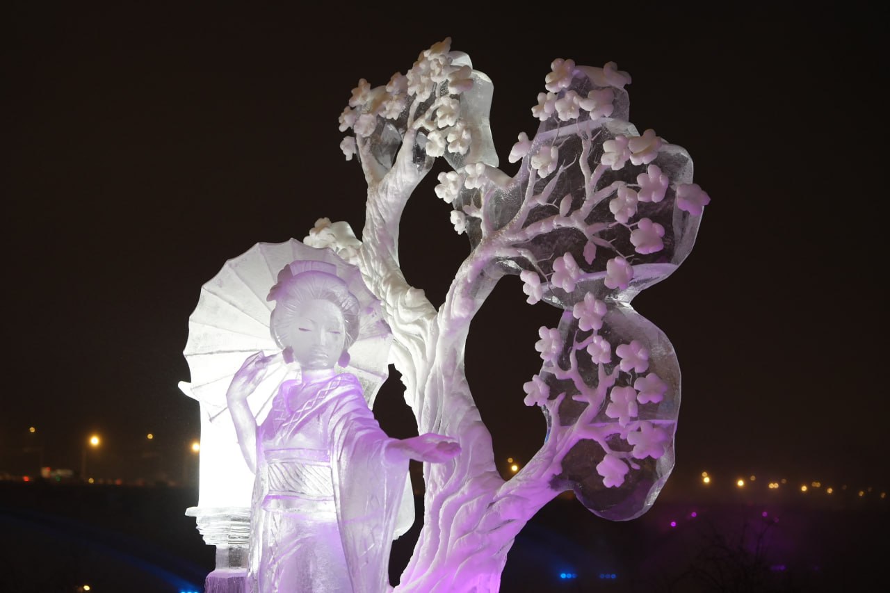 На улице потеплело – самое время увидеть магию «Волшебного льда Сибири» в деталях На улице потеплело – самое время увидеть магию «Волшебного льда Сибири» в деталях