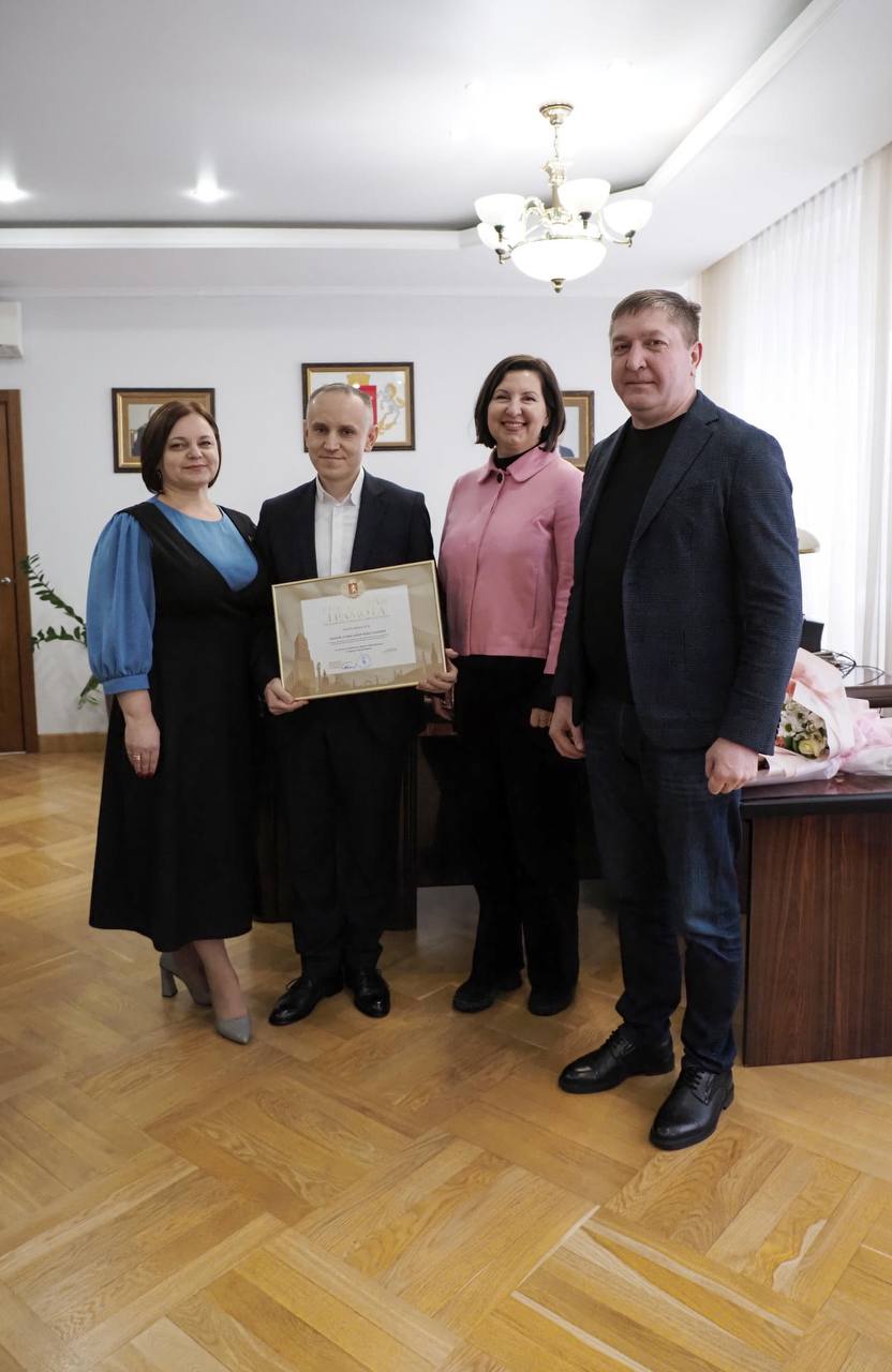 Лучших работников сферы образования нашего города наградили сегодня в Красноярском городском Совете Лучших работников сферы образования нашего города наградили сегодня в Красноярском городском Совете