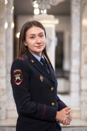 Солнечных и приятных выходных желает инспектор ИАЗ ГИБДД МУ МВД России «Красноярское» Виктория Дубровская: