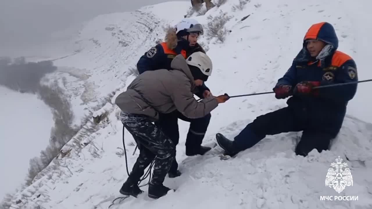 Житель Тувы выжил, сорвавшись с горы