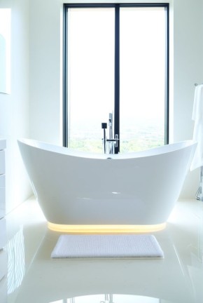 Как выбрать безопасное моющее средство для акриловых ванн