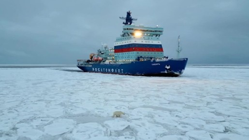 Хозяин Арктики настолько очаровался универсальным атомным ледоколом "Сибирь", что сумел продемонстрировать экипажу судна все своё обаяние