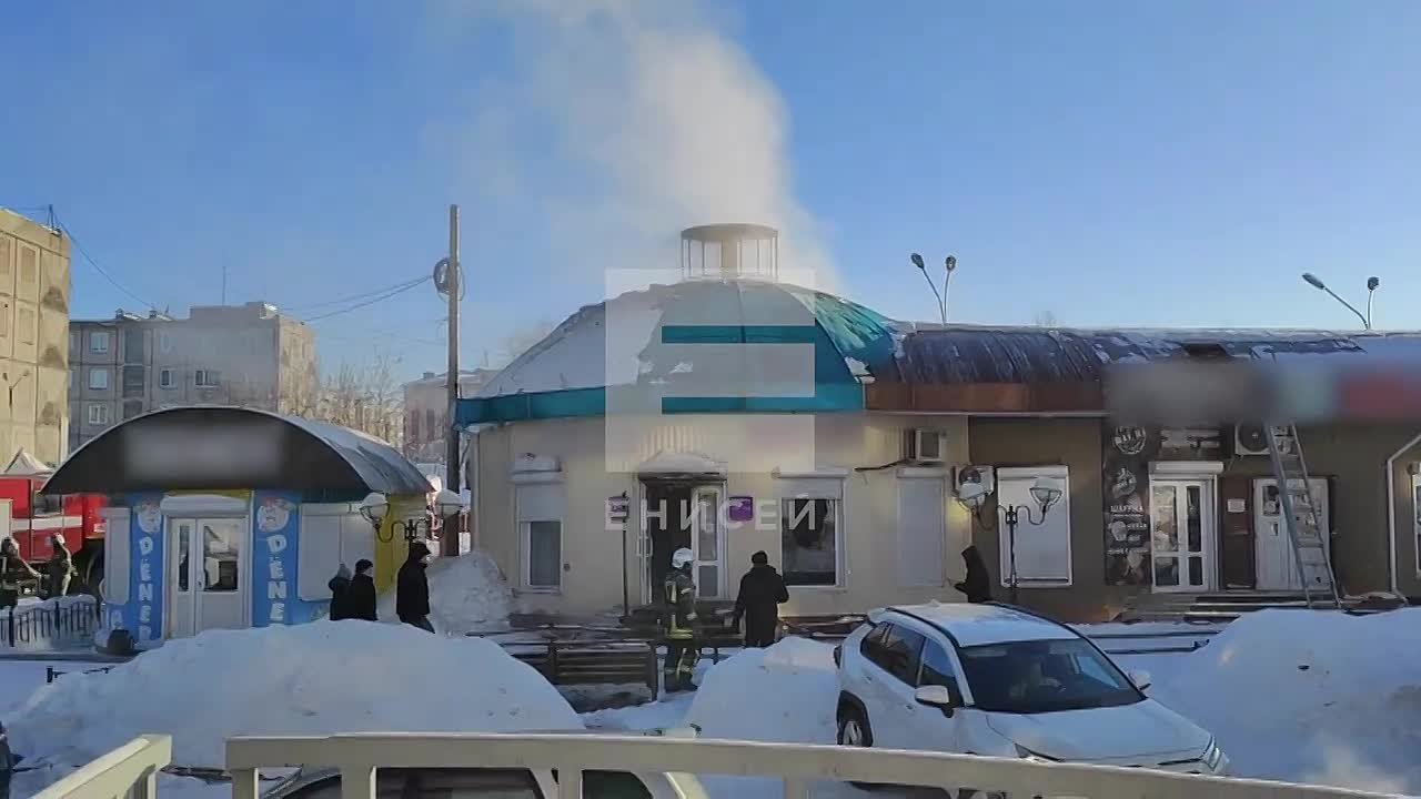 В Ачинске горят торговые ряды