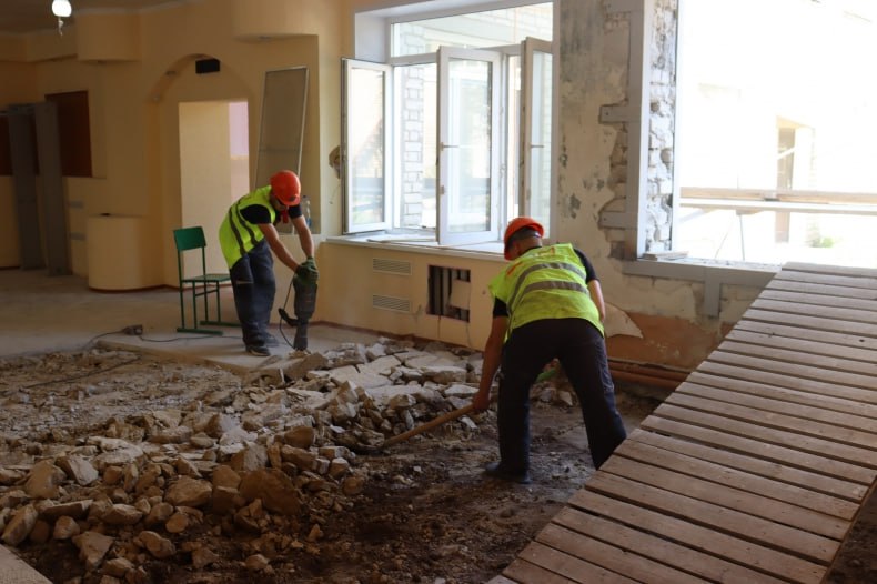 #ЛНР #восстановление. Строители из Красноярского края в 2026 г отремонтируют 36 объектов социальной сферы и жилого фонда в Свердловском округе (ЛНР)