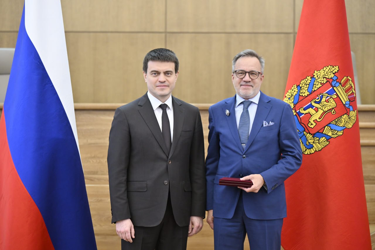 За существенный вклад в развитие страны и Красноярского края более 30 жителей региона удостоены государственных и краевых наград За существенный вклад в развитие страны и Красноярского края более 30 жителей региона удостоены государственных и краевых наград