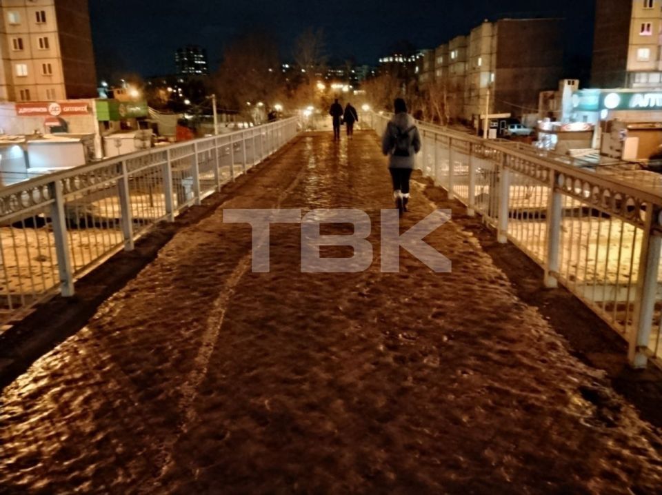 Виадук превратился в ледовую переправу на Сергея Лазо