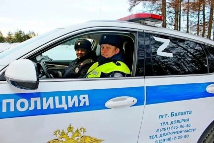 Полицейские в Балахте поздно вечером встретили на улице 3 детей и вернули их родителям