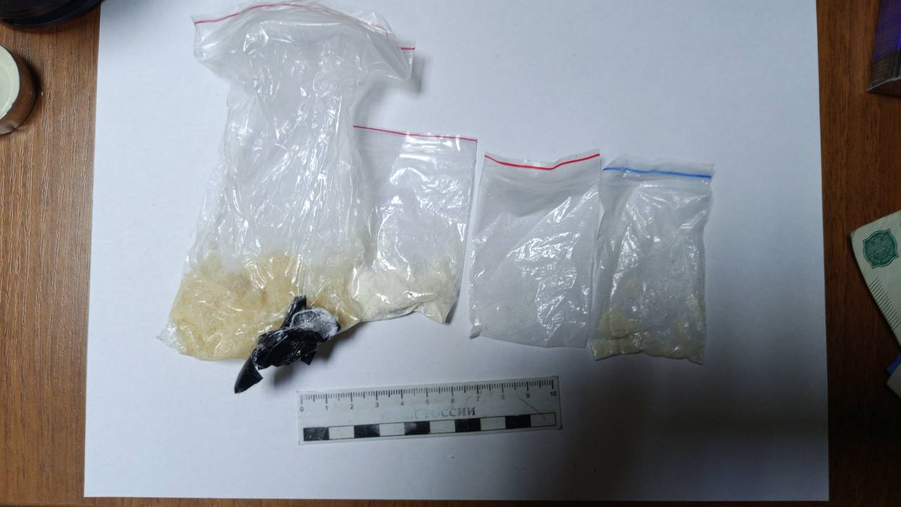 В Шарыпово оперативники пресекли сбыт крупной партии синтетики В Шарыпово оперативники пресекли сбыт крупной партии синтетики
