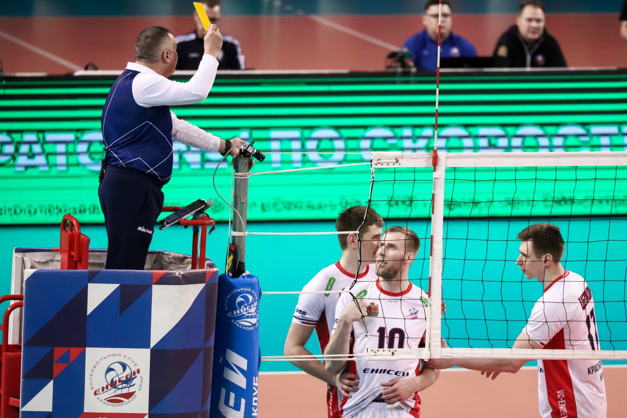 Волейболисты «Енисея» победили «Нову» из Новокуйбышевска со счетом 3:1