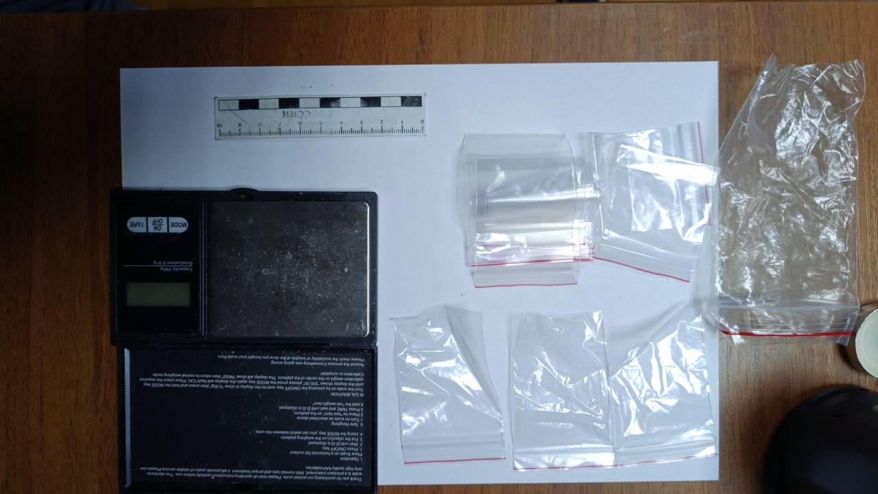 В Шарыпово оперативники пресекли сбыт крупной партии синтетики В Шарыпово оперативники пресекли сбыт крупной партии синтетики