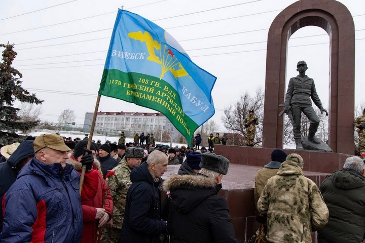 15 февраля 1989 года последняя колонна советских войск покинула Афганистан